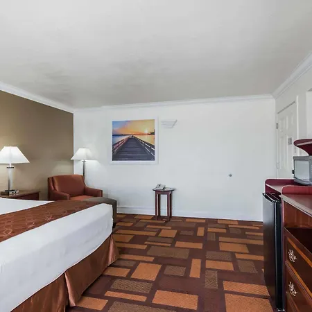 Days Inn & Suites By Wyndham Lodi Exterior photo