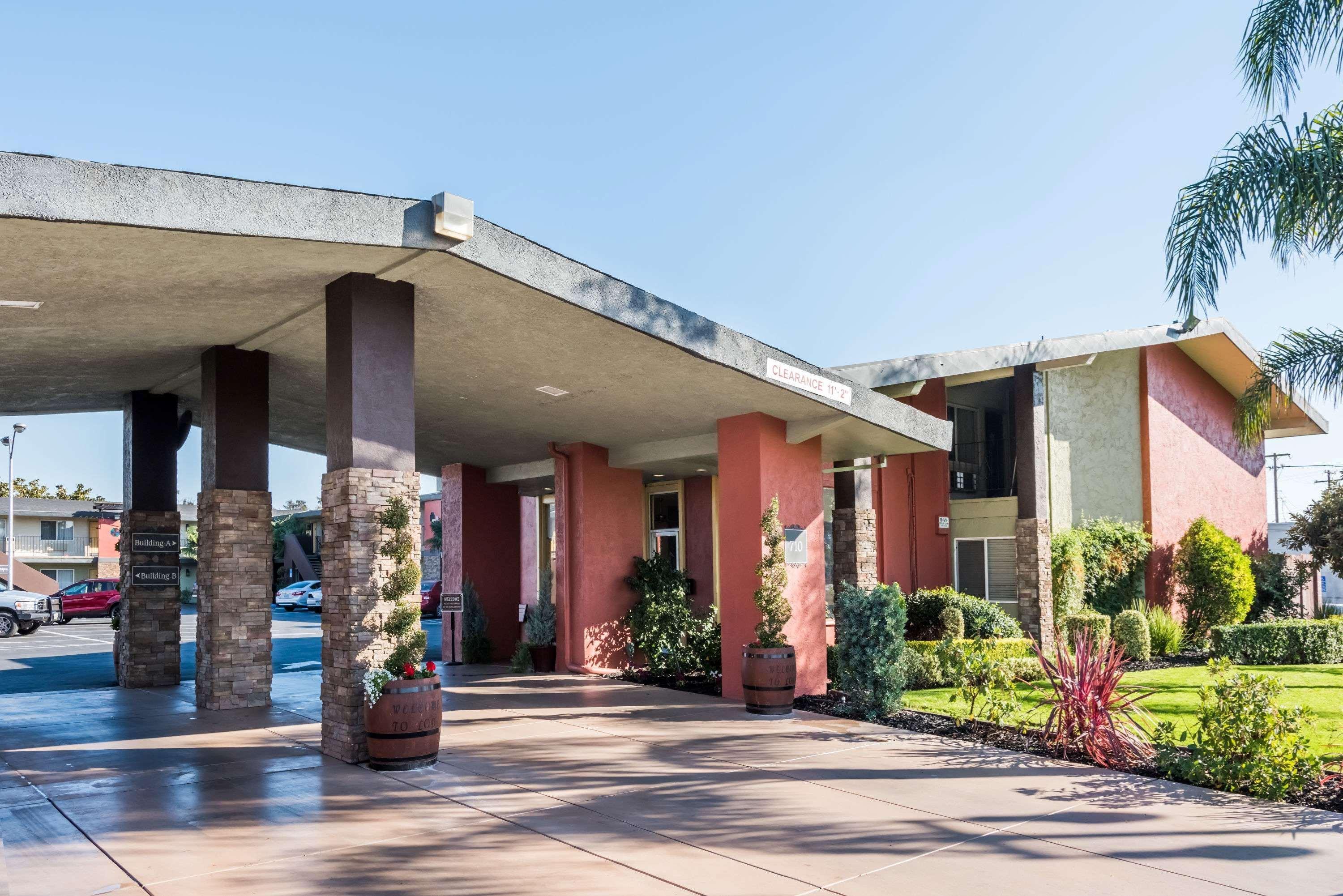Days & By Wyndham Hotel Lodi