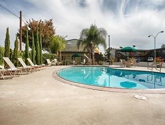 Days & By Wyndham 3*