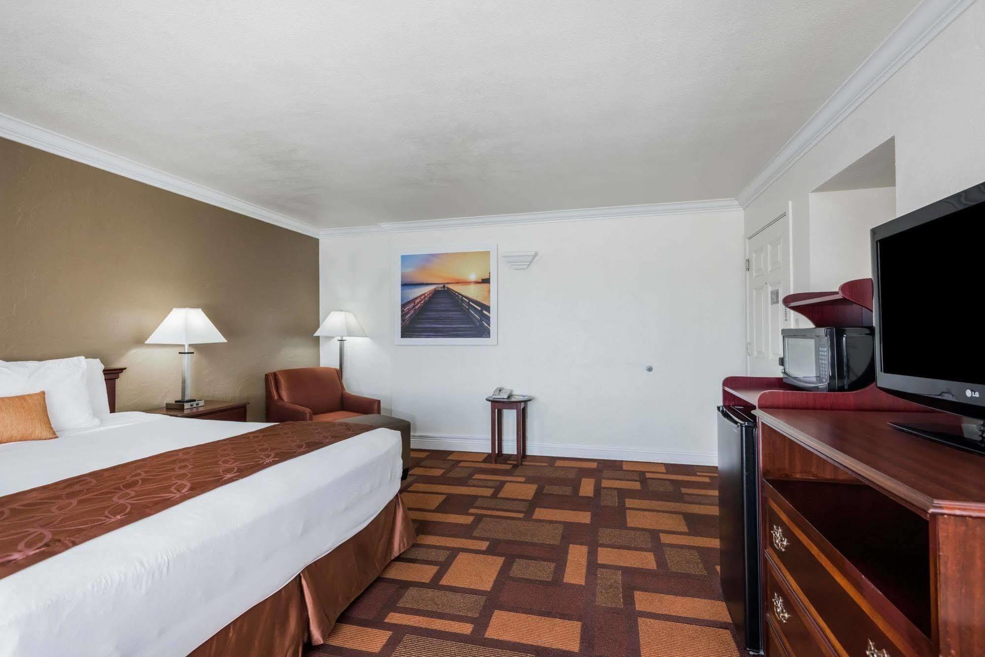Days & By Wyndham Hotel